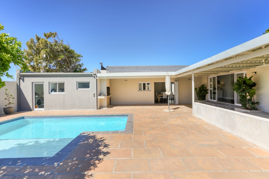 3 Bedroom Property for Sale in Kirstenhof Western Cape